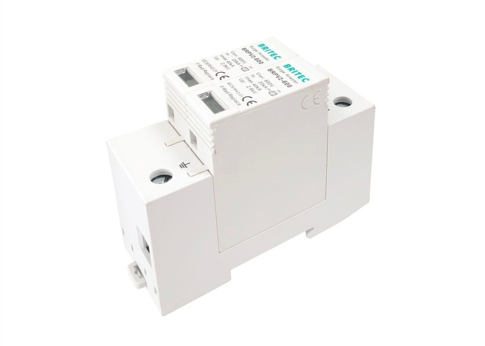 सौर SPD Pv 600V डीसी ओवरज सुरक्षा उपकरण दूरस्थ संपर्क के साथ घुड़सवार दीन रेल